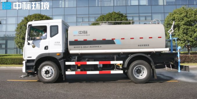 干旱時化身運(yùn)水車