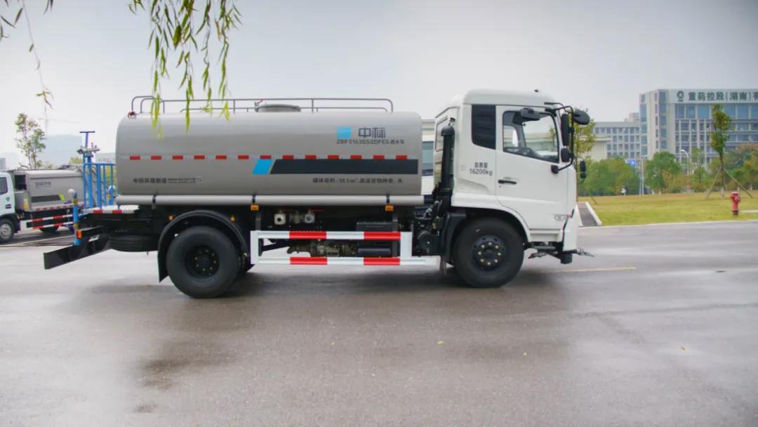 小型灑水車廠家報(bào)價(jià)一般是多少？